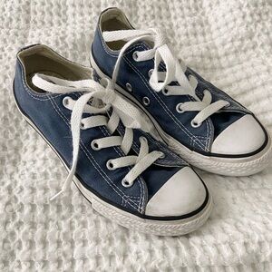 Kid’s blue converse shoes boy’s size 1